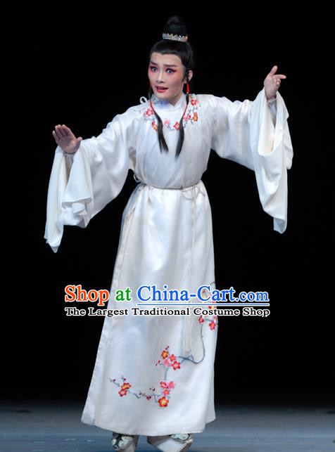 Chinese Yue Opera Scholar Apparels Yu Qing Ting Shaoxing Opera Xiao Sheng Costumes Young Male Shen Guisheng Garment White Embroidered Robe and Headpieces