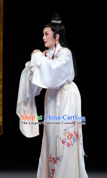 Chinese Yue Opera Scholar Apparels Yu Qing Ting Shaoxing Opera Xiao Sheng Costumes Young Male Shen Guisheng Garment White Embroidered Robe and Headpieces