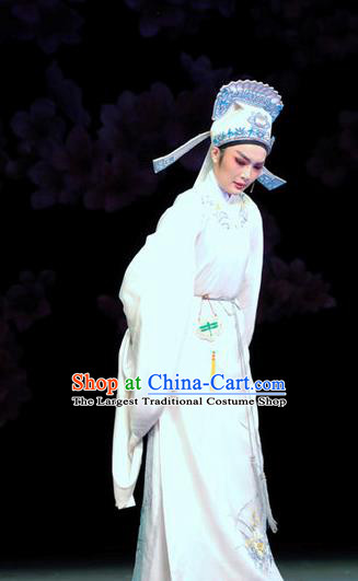Chinese Yue Opera Xiao Sheng Apparels Yu Qing Ting Shen Guisheng Shaoxing Opera Costumes Young Male Scholar Garment White Embroidered Robe and Hat