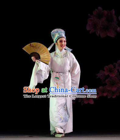 Chinese Yue Opera Xiao Sheng Apparels Yu Qing Ting Shen Guisheng Shaoxing Opera Costumes Young Male Scholar Garment White Embroidered Robe and Hat