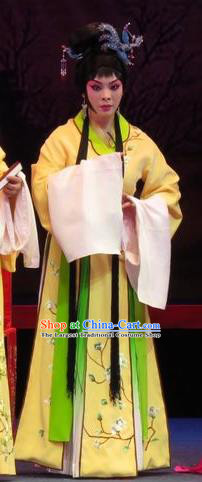 Chinese Ping Opera Hua Tan Apparels Costumes and Headpieces The Five Female Worshipers Traditional Pingju Opera Actress Shuang Tao Yellow Dress Garment