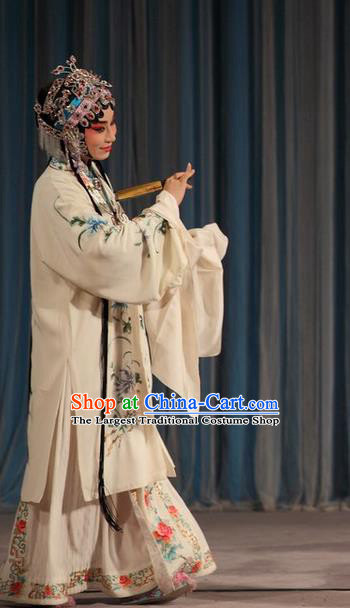 Chinese Beijing Opera Young Female Liu Yuyan Apparels Costumes and Headdress Tao Hua Cun Traditional Peking Opera Diva White Dress Actress Garment