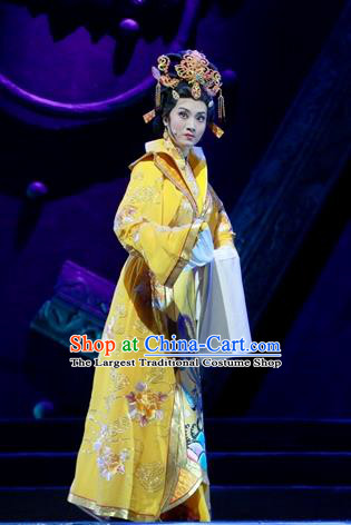 Chinese Ping Opera Palace Queen Liu E Apparels Costumes and Headpieces Traditional Pingju Opera Palm Civet for Prince Empress Yellow Dress Garment