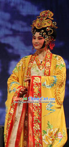 Chinese Beijing Opera Actress Garment Costumes and Hair Accessories Traditional Peking Opera The Tiger Generals Imperial Concubine Liu Dress Hua Tan Apparels