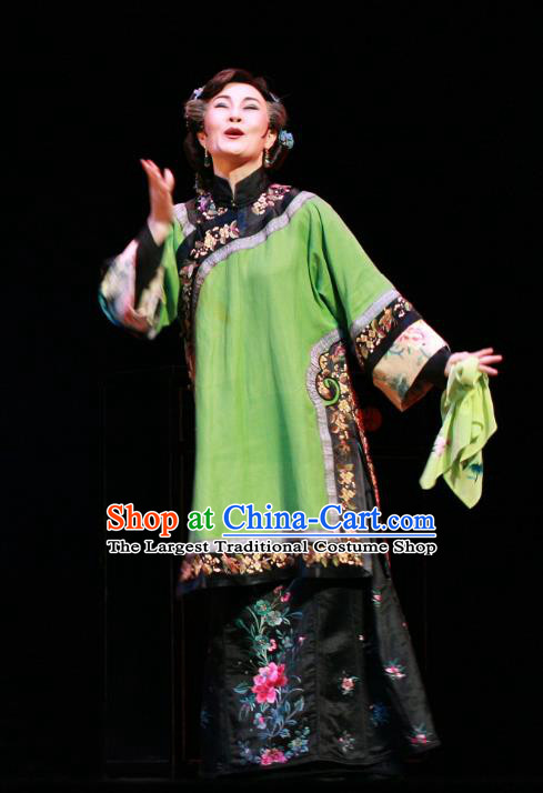 Chinese Beijing Opera Elderly Female Garment Costumes and Hair Accessories Traditional Peking Opera The Golden Cangue Dowager Green Dress Apparels