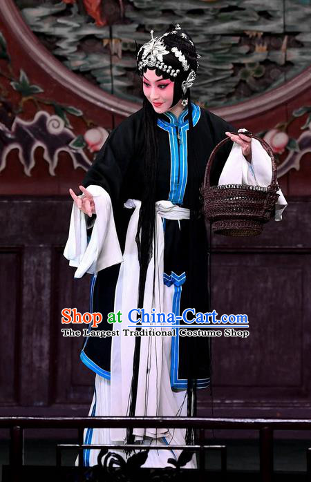 Chinese Beijing Opera Distress Woman Xue Baochai Apparels Costumes and Headdress Hong Zong Lie Ma Traditional Peking Opera Tsing Yi Dress Garment