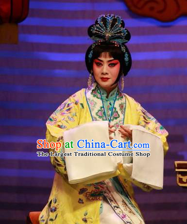Chinese Beijing Opera Diva Young Female Apparels Costumes and Headpieces Tai Zhen Wai Zhuan Traditional Peking Opera Actress Yang Yuhuan Garment Yellow Dress