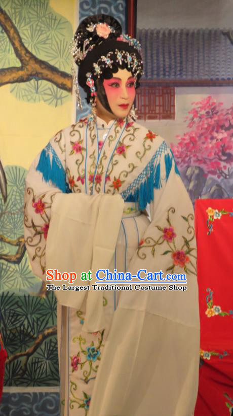 Chinese Cantonese Opera Actress Liu Yuyan Garment Hua Tian Ba Xi Hairpin Costumes and Headdress Traditional Guangdong Opera Young Beauty Apparels Diva White Dress