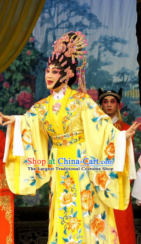 Chinese Cantonese Opera Court Lady Garment Dian Man Gong Zhu Gan Fu Ma Costumes and Headdress Traditional Guangdong Opera Hua Tan Apparels Princess Yellow Dress