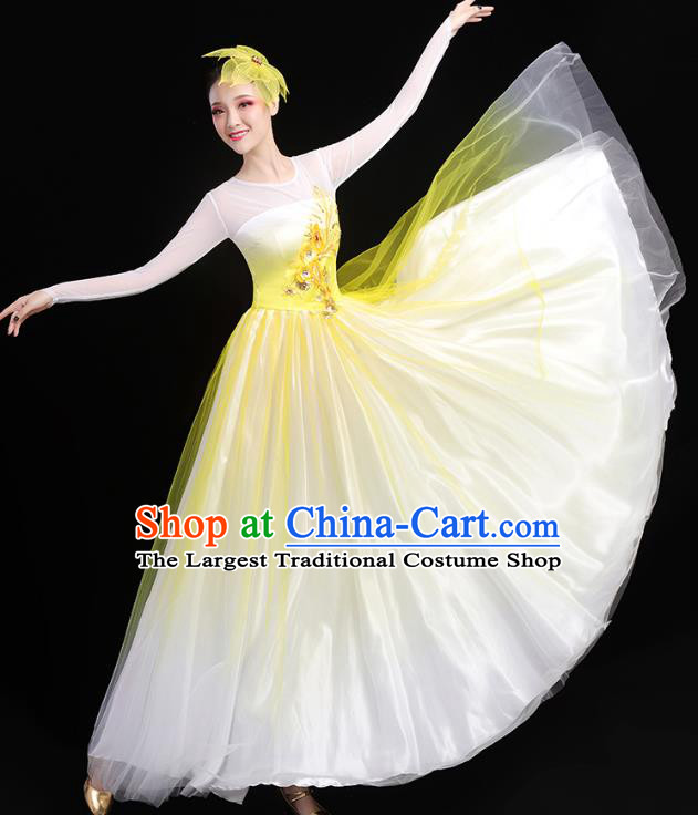 Traditional Chinese Opening Dance Costumes Stage Show Modern Dance Garment Chorus Group Yellow Veil Dress and Headpiece for Women