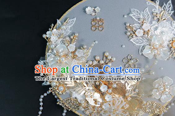 China Traditional Handmade Shell Flowers Palace Fan Classical Wedding Circular Fan