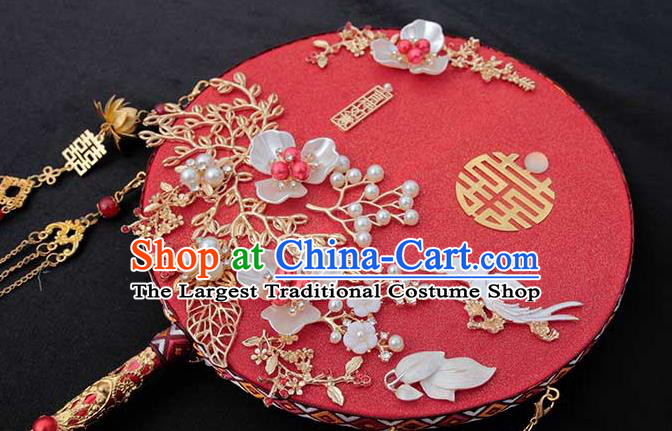 China Handmade Golden Tassel Palace Fan Classical Wedding Circular Fan Traditional Shell Flowers Fan