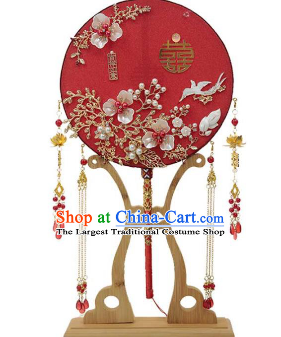 China Handmade Golden Tassel Palace Fan Classical Wedding Circular Fan Traditional Shell Flowers Fan