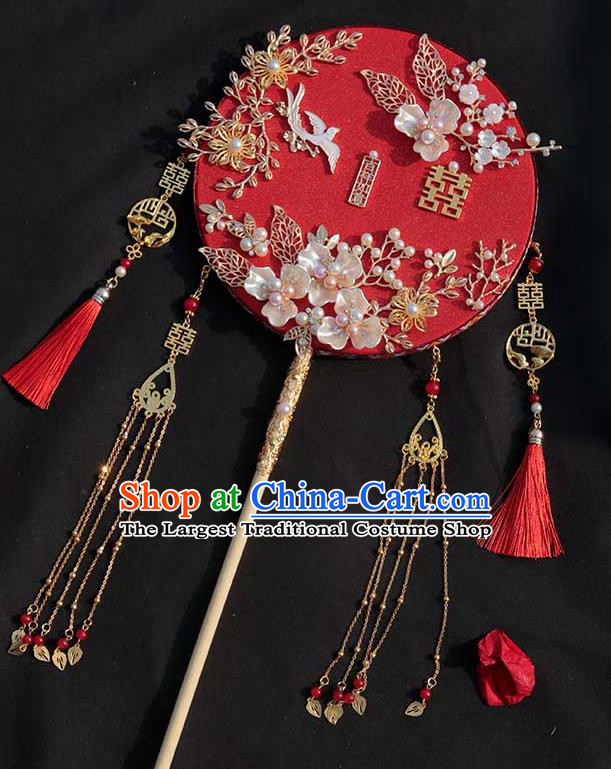 China Handmade Wedding Red Palace Fan Classical Dance Fan Traditional Bride Shell Flowers Circular Fan