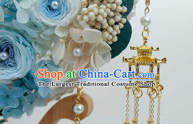 China Classical Dance Blue Silk Rose Fan Handmade Wedding Palace Fan Traditional Bride Circular Fan