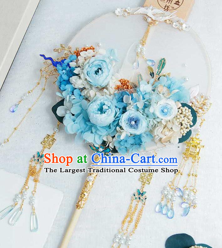 China Classical Dance Blue Silk Rose Fan Handmade Wedding Palace Fan Traditional Bride Circular Fan