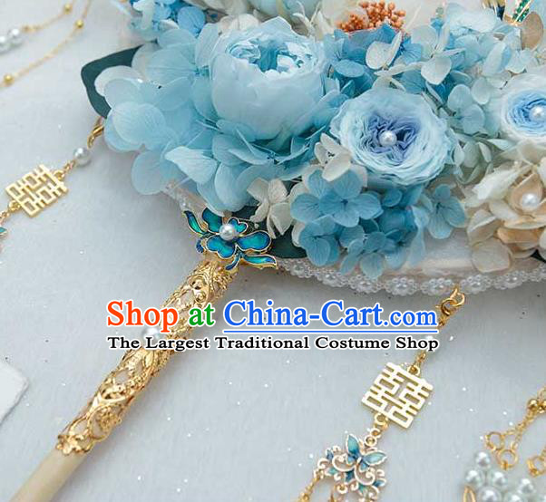 China Classical Dance Blue Silk Rose Fan Handmade Wedding Palace Fan Traditional Bride Circular Fan