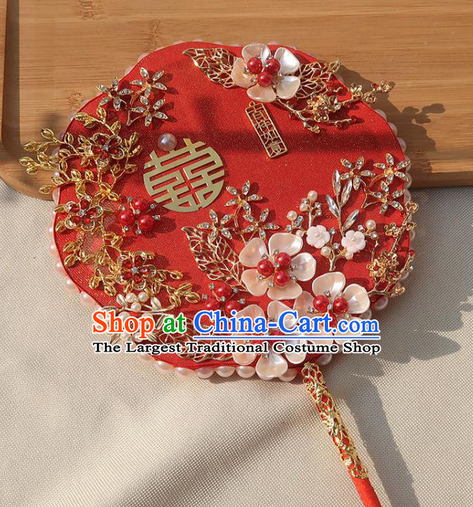 China Handmade Wedding Red Palace Fan Classical Dance Pearls Silk Fan Traditional Bride Shell Flowers Fan