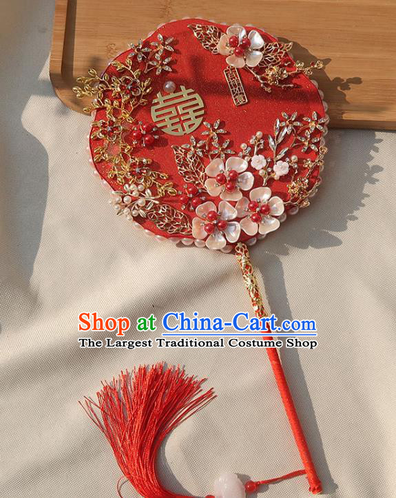 China Handmade Wedding Red Palace Fan Classical Dance Pearls Silk Fan Traditional Bride Shell Flowers Fan