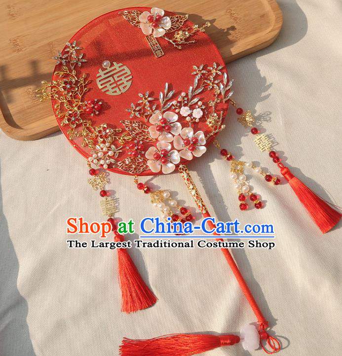China Classical Dance Pearls Silk Fan Handmade Wedding Red Palace Fan Traditional Bride Shell Flowers Circular Fan