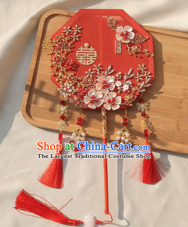 China Traditional Bride Shell Flowers Octagon Fan Classical Dance Pearls Silk Fan Handmade Wedding Red Palace Fan