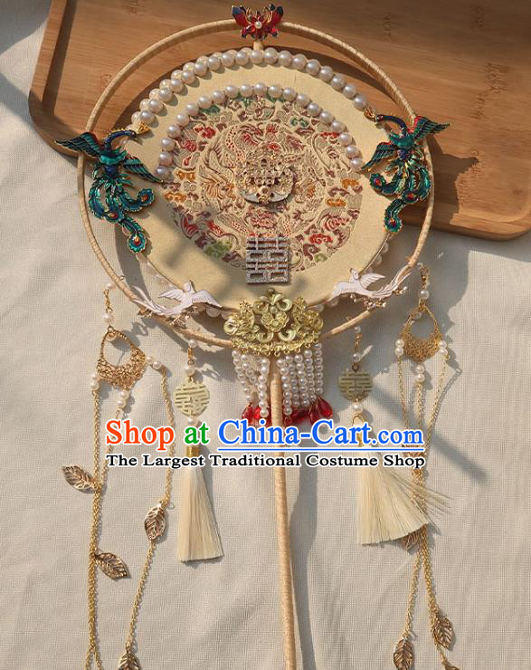 China Traditional Bride Embroidered Beige Circular Fan Classical Dance Pearls Silk Fan Handmade Wedding Blueing Phoenix Palace Fan