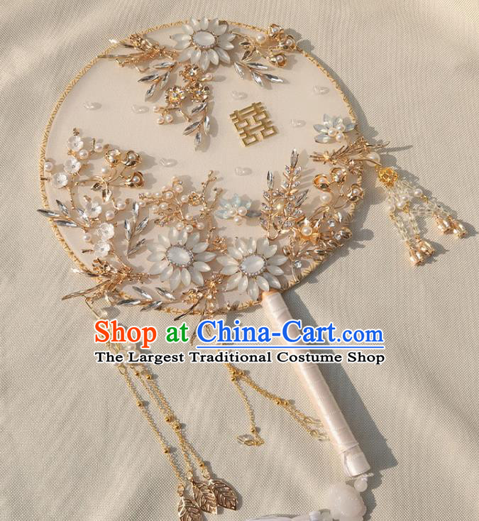 China Classical Dance Circular Fan Traditional Bride Pearls Silk Fan Handmade Wedding Crystal Flowers Palace Fan