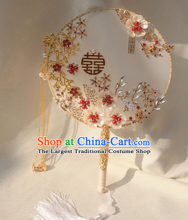 China Classical Dance Red Beads Fan Traditional Bride Tassel Fan Handmade Wedding Shell Plum Palace Fan
