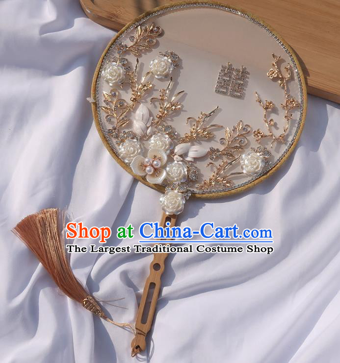 China Classical Dance Shell Roses Silk Fan Handmade Bride Palace Fan Traditional Wedding Circular Fan