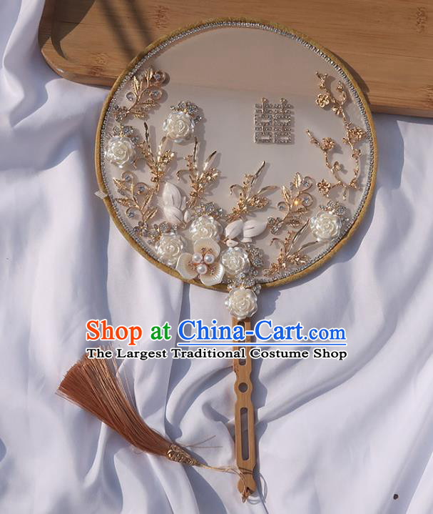 China Classical Dance Shell Roses Silk Fan Handmade Bride Palace Fan Traditional Wedding Circular Fan