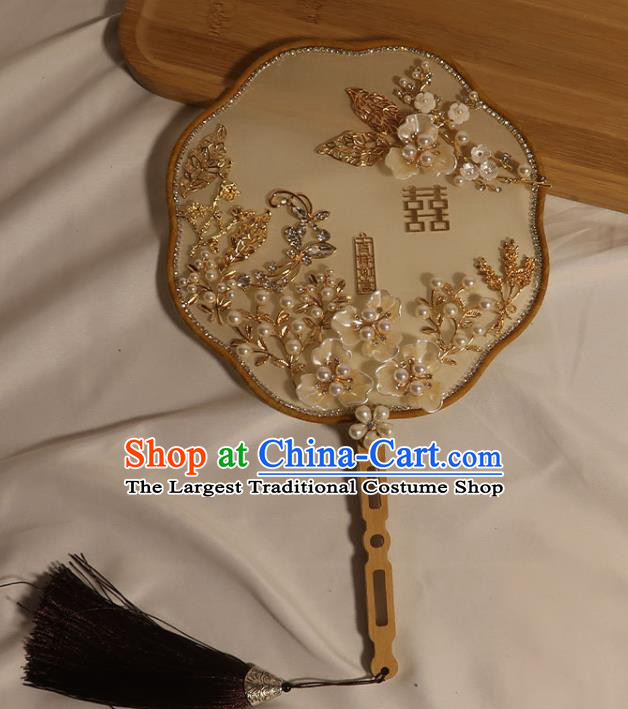 China Traditional Wedding Plum Blossom Fan Classical Dance Shell Flowers Fan Handmade Bride Pearls Palace Fan