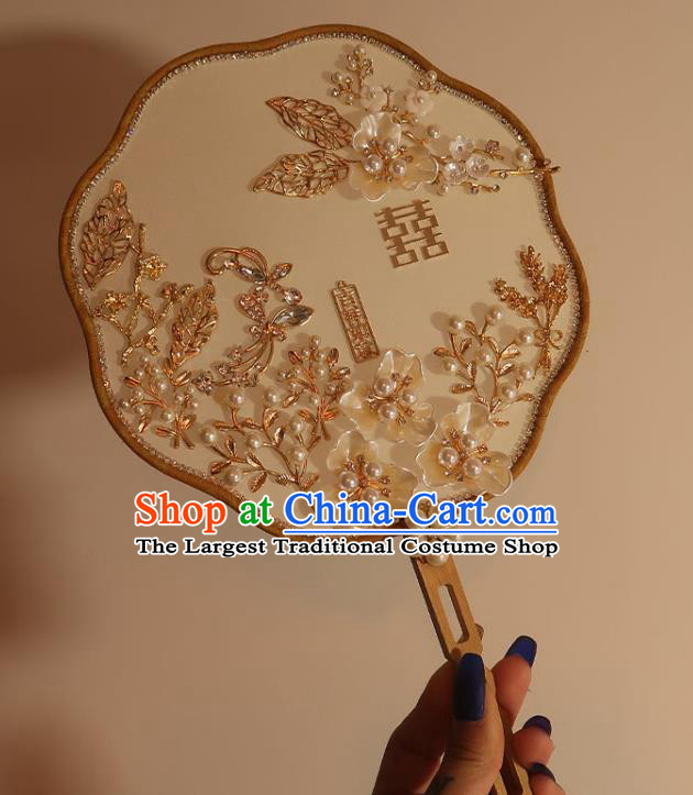 China Traditional Wedding Plum Blossom Fan Classical Dance Shell Flowers Fan Handmade Bride Pearls Palace Fan