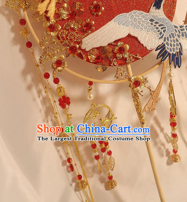 China Traditional Wedding Embroidered Crane Circular Fan Handmade Bride Palace Fan Classical Dance Red Silk Fan