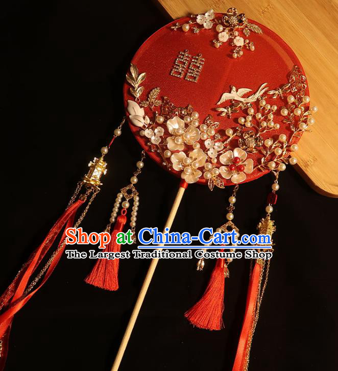 China Handmade Bride Shell Plum Palace Fan Traditional Wedding Silk Fan Classical Dance Red Ribbon Tassel Circular Fan