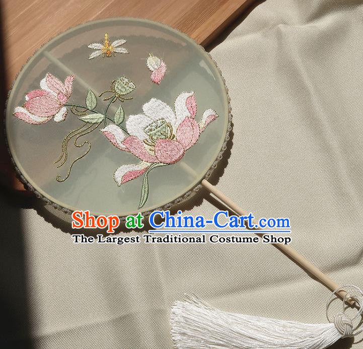 China Classical Embroidered Lotus Circular Fan Traditional Wedding Palace Fan Handmade Hanfu Light Green Silk Fan