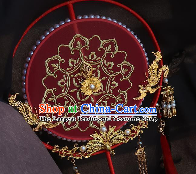 China Traditional Wedding Pearls Red Silk Fan Classical Hanfu Embroidered Fan Handmade Golden Phoenix Palace Fan