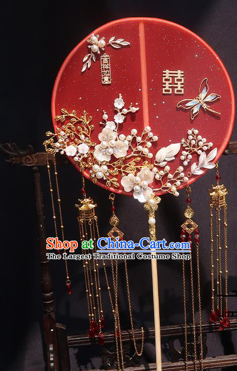 China Traditional Wedding Opal Dragonfly Fan Classical Hanfu Red Silk Fan Handmade Shell Flowers Palace Fan
