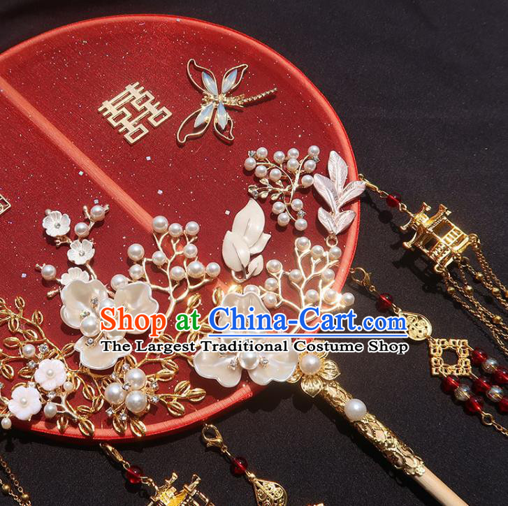 China Traditional Wedding Opal Dragonfly Fan Classical Hanfu Red Silk Fan Handmade Shell Flowers Palace Fan
