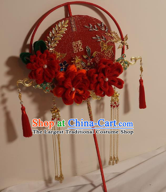 China Traditional Wedding Golden Tassel Silk Fan Handmade Bride Palace Fan Classical Dance Red Velvet Chrysanthemum Circular Fan