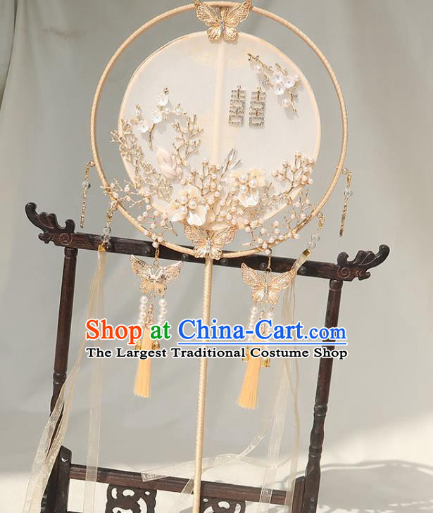 China Traditional Wedding Shell Flowers Circular Fan Handmade Hanfu Fan Bride White Silk Palace Fan