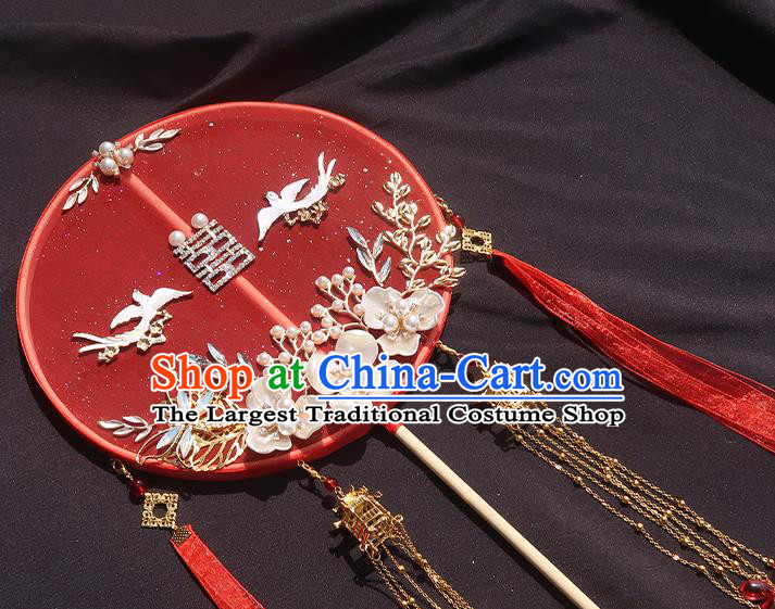 China Traditional Hanfu Red Silk Circular Fan Classical Wedding Fan Handmade Shell Flowers Palace Fan