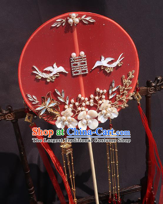 China Traditional Hanfu Red Silk Circular Fan Classical Wedding Fan Handmade Shell Flowers Palace Fan