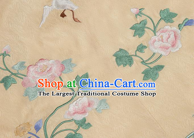 Traditional China Ming Dynasty Noble Lady Historical Clothing Ancient Patrician Beauty Hanfu Apricot Embroidered Cloak