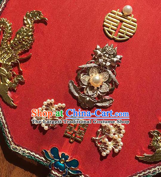 China Handmade Golden Plum Blossom Palace Fan Wedding Octagon Fan Traditional Red Silk Fan