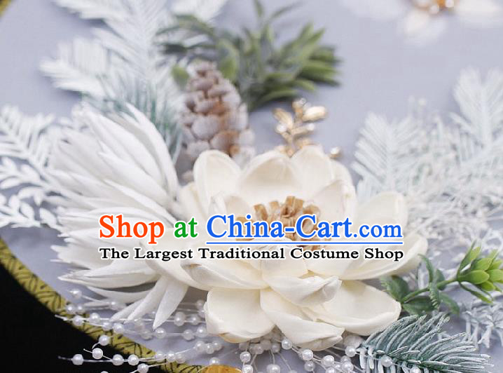 China Butterfly Circular Fan Traditional Wedding Silk Fan Bride Lace Handmade White Lotus Palace Fan