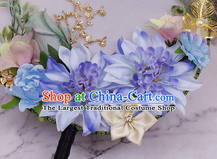 China Handmade Wedding Palace Fan Bride Blue Flowers Circular Fan Traditional Xiuhe Suit Silk Fan