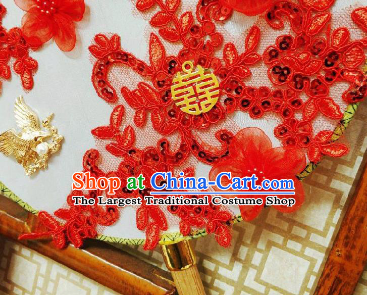 China Handmade Red Tassel Circular Fan Traditional Xiuhe Suit Silk Fan Wedding Bride Lace Palace Fan