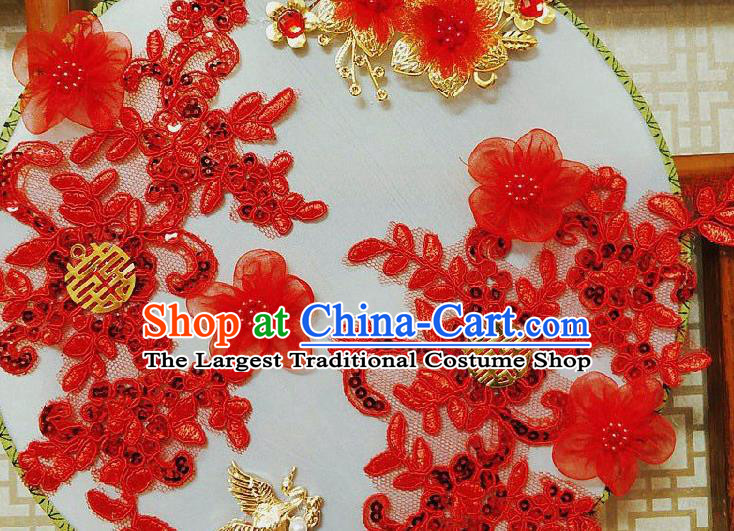 China Handmade Red Tassel Circular Fan Traditional Xiuhe Suit Silk Fan Wedding Bride Lace Palace Fan