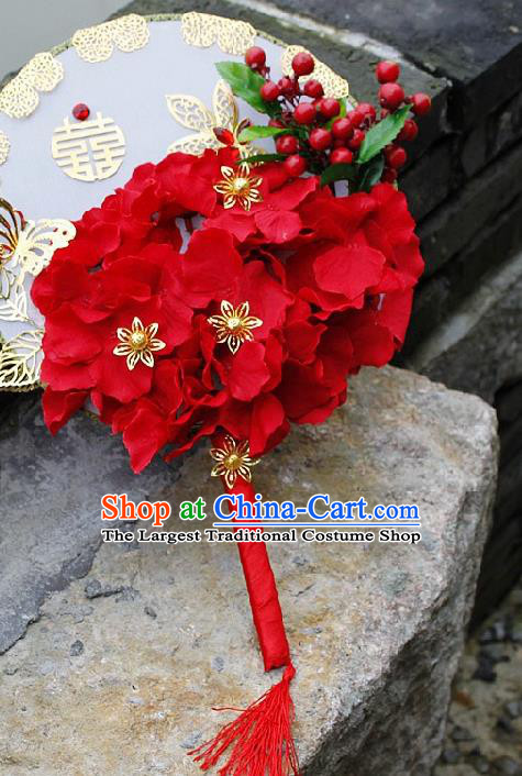 China Handmade Red Flowers Palace Fan Bride Circular Fan Traditional Wedding Xiuhe Suit Silk Fan