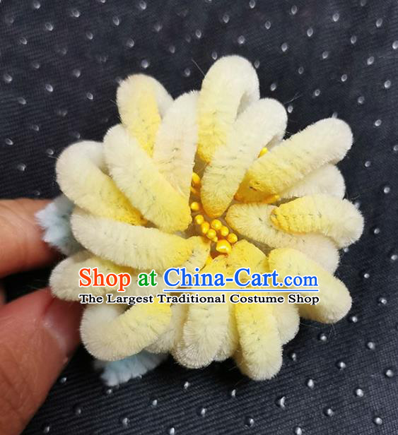 China Traditional Handmade Velvet Yellow Chrysanthemum Hairpin